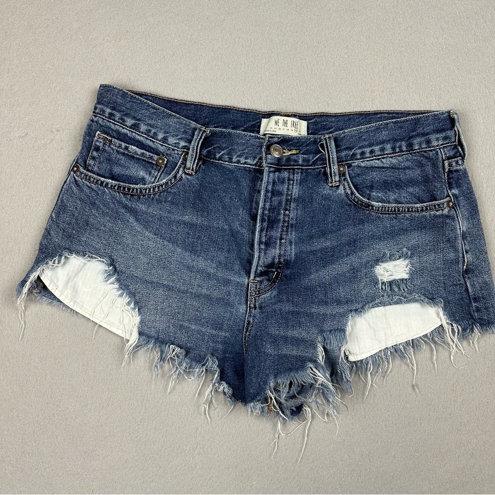 We The Free shorts 30 Denim Distressed Raw Hem